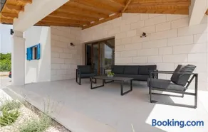 Luxurious Home In Donji Prolozac - Image 1