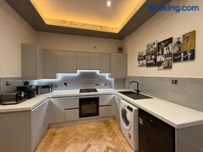 Hi spec Victorian apartment with Rooftop Hot tub - Image 5