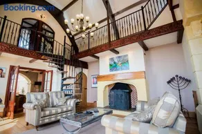The Old School - A Luxurious Countryside & Coastal Retreat - Image 2
