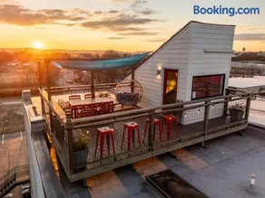 Designer Penthouse with Rooftop Deck Near Downtown and Lookout Mtn - Image 1