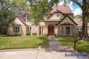 Spacious and quiet 4 bed 3 and a half bath home away from home in Katy Texas - Image 2