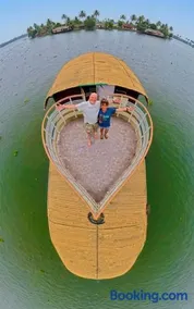 Navora Houseboats - Image 2
