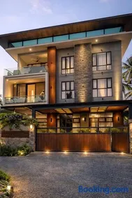 Bayan Mansion - Image 1