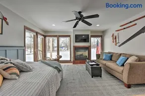 Pet-Friendly Retreat w/ Deck: Steps to Marina! - Image 1