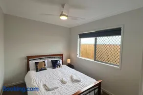 4 Bedroom House, Master with ensuite and AC - Image 3