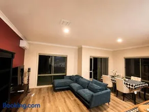 Family Townhouse in Wantirna 3Bedrooms - Image 2