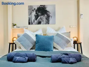 MoonDayHomes - TopLocation I 4Persons I Gallery Maisonette Boutique Apartment PERA - Image 1