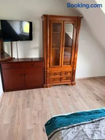 NR 4 DG 2 Zimmer für Firmen und Familien - Image 2