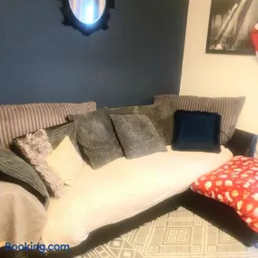 Home Stay Sunningdale - Image 2