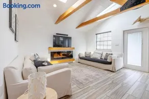 Bayview Cottage - Sun deck, pool, and more! - Image 2