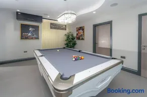 Durham Mansion Retreat Pool, Hot Tub, Cinema, Spa, Sleeps 20 - Image 3