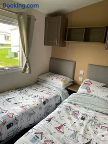 ParkDean Cherry tree holiday park Burgh castle - Image 3
