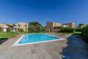 Golden Stone Villa: Pool Relax - Image 3