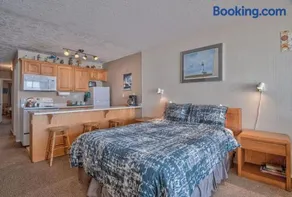Top Floor Condo With Amazing Views Pool and Sauna - Image 4