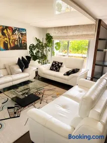 Parisian Sparkle Retreat, 50m from American Hospital - Image 3