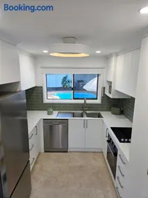 Entire Private Pool House with 2 Ensuites Sleeps 5 Near Mooloolaba Alex Kawana Beaches - Image 1