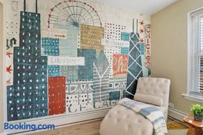 2BR Midway Getaway! l 20 min to downtown Chicago - Image 2