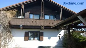 5 minutes walk to the Lake - Image 2