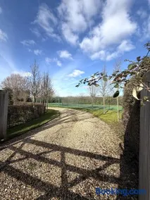 Charming Countryside Escape & Private Tennis Court - Image 5