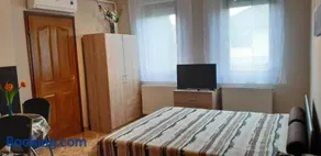 Flora Apartman - Image 1