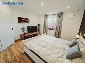Großzügige Moderne Ferienwohnung 90qm Zentrale ruhige Lage - Image 3