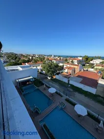 Flat has rooftop with barbecue and sea view - Image 4