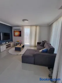Central, Spacious Pent House -Sea view - Image 2