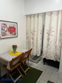 Suíte com cozinha em área nobre - Image 1