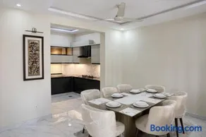 Luxury 1BHK & 2BHK Apartments With 2 Ac and Free Private Parking - Image 3