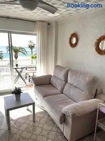 Apartamento en primera linea de playa con vistas - Image 1
