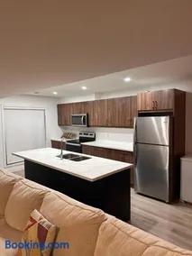 Entire 3 bedroom townhouse - Image 2
