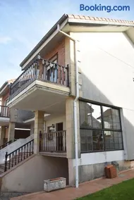 Chalet en urbanización con piscina - Image 4