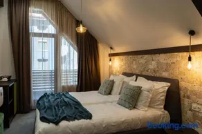 103 Alpine Hotel - Image 4