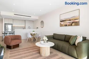 Stylish & Modern 2BR with HUGE Balcony =& Car Park! - Image 2