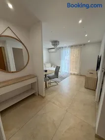 Spacious 3-bedroom, Parking, Secure Residence, Cannes - Image 1