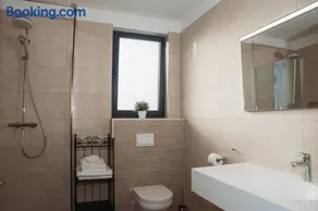 APARTMENT 2 Villa Stella Deluxe with a heated swimming pool, jacuzzi, sauna and BBQ - Image 5