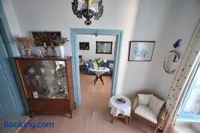 Traditional house by the sea - Image 3