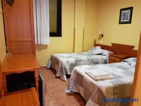 Hostal los nogales - Image 1