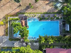 Lucky Beach Resort - Image 2