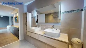 Portview and Brenwin Guesthouse - Image 5