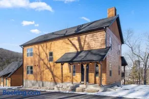 All New Cabin w Free Attraction Tickets-Pvt Hot Tub-Community Indoor Pool - Image 2