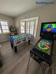 Coastal Cottage in Downtown Palm Harbor - Image 2