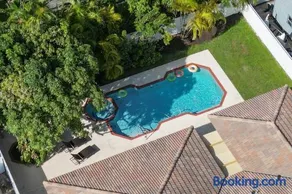 Casa Bora Bora - Fun in Miami - Big Pool - Fit 12 - Image 4