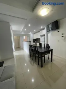 Free parking near Sydney Airport with balcony - Image 3