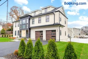 Elegant & Spacious Stay in the Heart of Needham - Image 5