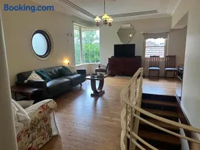Gracious 1930s Art Deco House - Image 3