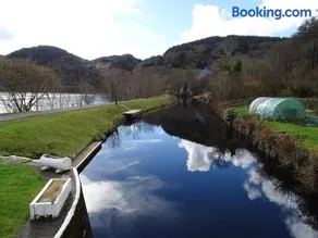 Cosy Crinan Cottage - Pet Friendly, Wetroom, Garden - Image 2
