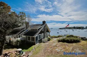 Quiet Oceanfront Cottage with Dock - Image 1