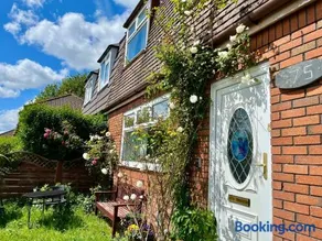 Nice double and single rooms in the quiet area with excellent shared facilities - Image 1