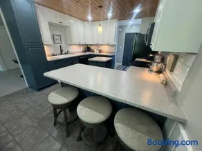 The River Condos Hot Tub Fireplace Family & Pet Friendly River Front 2 to 6 bedroom condos dock - Image 2